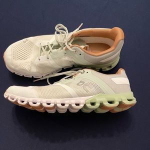 Cloudflow ON sneakers size 9.5